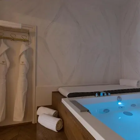 Wellness Con Jacuzzi Per 2 Persone *